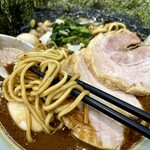 Konshin ya - 麺は太め、チャーシュー3枚うまい！