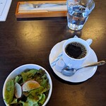 ダイニングキッチン エルツ - ランチセットのサラダとコーヒー