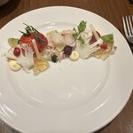 トラディシオン - クリスマスディナーコース
      ⚫️ズワイガニのタルタル、ビーツと林檎のアクセント