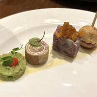 トラディシオン 日本橋 - クリスマスディナーコース
                    ⚫️小前菜4種盛り合わせ
                    