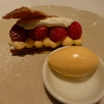 カンパーニュ - 2013,12　イチゴのミルフィーユとアイスクリーム