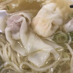 233230814 - 白出汁特製ワンタン麺