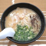 九州筑豊ラーメン山小屋 - 料理写真:ラーメン（680円）