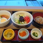 リッチモンドホテル - 岩手の３大麺　盛岡冷麺・ジャジャ麺・わんこそば　全て頂きました。手前の３個の小鉢はわんこそばの薬味です。