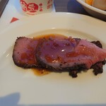 リッチモンドホテル - 最初に忘れていたローストビーフ　追加で取りに行きました。しっとり具合が美味しかった。