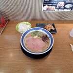 博多ラーメン10 - 豚骨ラーメン ライス 唐揚げ1個 1000円