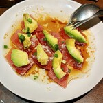 ポッシュ ドゥ マモン - マグロとアボカドのカルパッチョ