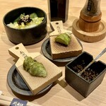 Sumiyaki Hitsumabushi Unagi Munagi - 生ワサビ、山椒煮、漬物がついてきます