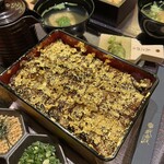 Sumiyaki Hitsumabushi Unagi Munagi - 金箔まぶし重