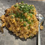 Aguni - 絶品、ゲタカルビのピリ辛ニンニク醤油風味チャーハン