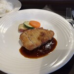 Bisutoro Marushe - 最終日のお肉のランチは豚ロース肉のカツレツでした