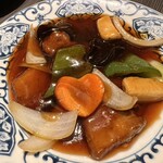 炭火焼鳥&小皿中華 凡龍 - 優しい黒酢の酢豚　小700円