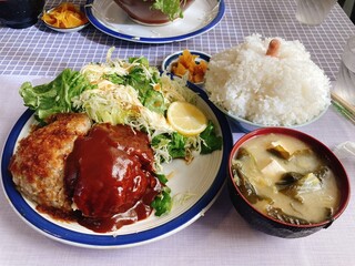 文福飯店 - ハンバーグ定食。ハーフ&ハーフ