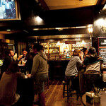 クラフトビールとフィッシュ&チップス パブリックハウス ホサンナ - 世界各国のお酒好きが集まってワイワイがやがや楽しいPUB。