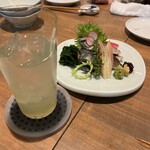 地下だけど入ったら雰囲気が良くて料理人がしっかり食事を作ってお酒もたくさんあって楽しいお店。ごんべえ - 