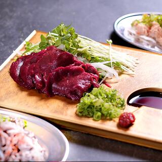 difficult to get! ! Gotemba [red meat horse sashimi]