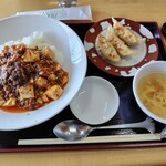 薫風飯店 - 2024.1ランチセット3の1250円マーボー丼、餃子3個、　　　卵スープ