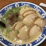博多らーめん ShinShin - チャーシュー麺