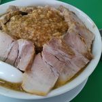 ラーメン つけ麺 今を粋ろ - （2013.10.4）ラーメン大盛りカタメン、トッピング豚×2、ヤサイちょいまし、ニンニク別皿、アブラばかまし