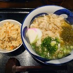 手作りうどん 天粉盛 - 令和6年1月
ランチタイム(11:30〜15:00)
かすうどん 税込850円
お昼のサービスかやくご飯 税込200円