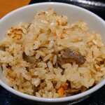 手作りうどん 天粉盛 - 令和6年1月
ランチタイム(11:30〜15:00)
お昼のサービスかやくご飯 税込200円