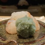 Togoshiginza Sushi Bando - ボタン海老
      身の豊かな甘みに、エメラルドグリーンの卵のプチプチ感、ネッチョリして堪らんです！