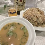 Ganso Sapporoya - 焼飯並と付属のスープ