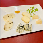 オステリアエンメ - 【【QUATTRO   CHESSE】】pecorino Black pepper  ／ Gorgōn／scamorza／parmigiano 24th➖Castagna Miele➖byまみこまみこ