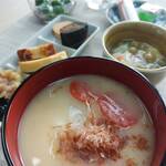 UMA CAFE - 1月のはじめの日替わりは京風白味噌のお雑煮と和菓子でした。
