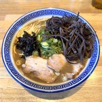 豚骨醤油 三輪 - 料理写真:豚骨煮干 中盛 キクラゲトッピング