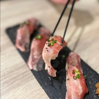 ラムグチ名物！極上炙りラム寿司
