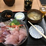 氷見 魚市場食堂 - 氷見浜丼　　やわやわ盛