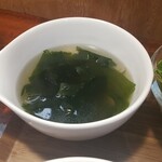 キッチン ブルー グローブ - わかめスープのアップ
