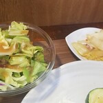 キッチン ブルー グローブ - サラダ、お新香のアップ