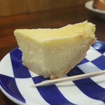 キッチン ブルー グローブ - 小さいが厚めのチーズケーキ