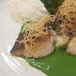 キッチン ブルー グローブ - さわにカダイフを乗せて