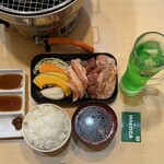 Taishuu Yakiniku Nagomi - 「お好きなお肉が選べるランチ」ごはんスープ1ドリンク付¥1100 豚トロ、ハラミ、グレンス(白ホルモン)