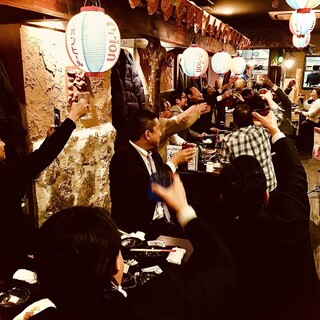 Near the station! Enjoy the Okinawan atmosphere with live performances and interior decoration♪ Perfect for parties, etc.◎