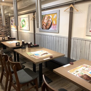 K-POPが流れる空間で本場を味わえる