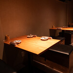 炭焼きと焼き鳥 炭から隅まで - テーブル