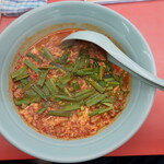 大公タンタン - “タンタンメン”、器の中は、赤く熱々の“スープ”、“溶き卵”等の具材に、小口切りされた“ニラ”が表面を覆っています。