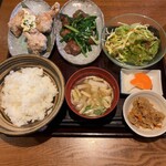 Kokonotsu - 定食:レバにら半分と鶏のから揚げ3個(タルタルソース付き)