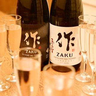 【個性派オリジナルカクテル】総１００種以上のお酒でお出迎え