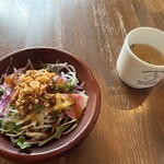 津の田ミート - 9月　サラダと一回おかわりできるスープ