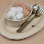 ナチュカフェプラス - カフェらしいお砂糖の出し方ですね（＾＾）