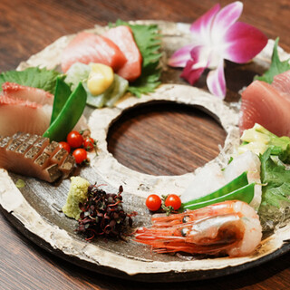 A wide selection of Japanese and Western menus with carefully selected ingredients and a selection of alcoholic beverages
