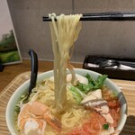 サイアム セラドン - あっさりタイ醤油ヌードル　中華麺