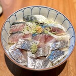 京すし - はーふ丼(あじ、さば)