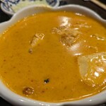 Pota lai - マッサマンカレーは、イスラムのカレーという意味らしい。仏教徒のタイ人だがマレーシアと地続きの南部にはラクサ的な味が伝わっているのだろう。甘味が強いのが面白い。