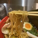 Tachinomi Toramen Renge - 自家製のストレート玉子細麺